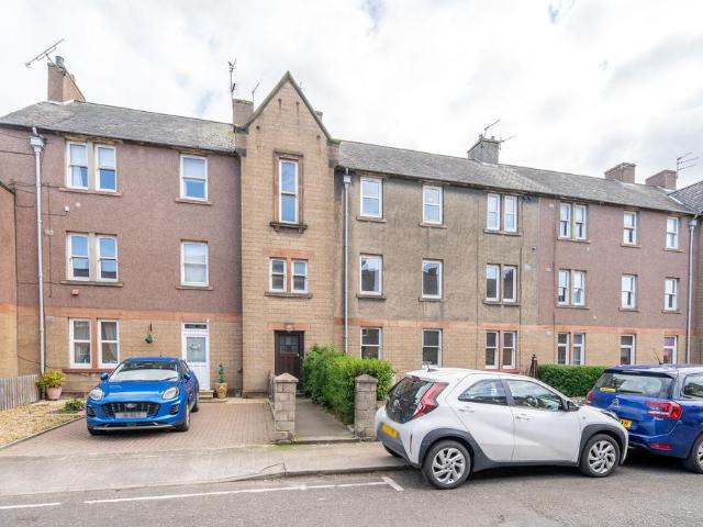3 bedroom flat for sale