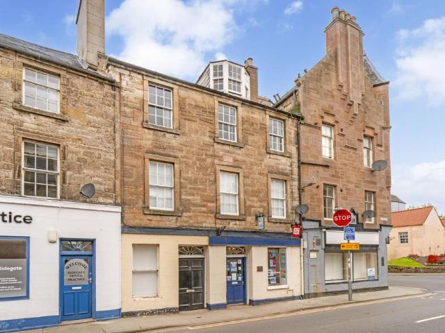 3 bedroom flat for sale