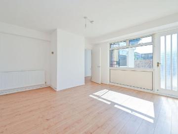 3 bedroom flat for sale