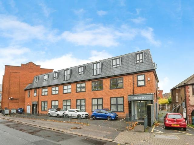 3 bedroom flat for sale