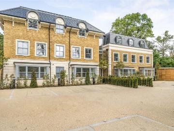 3 bedroom flat for sale