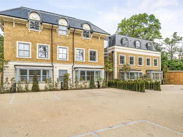 3 bedroom flat for sale