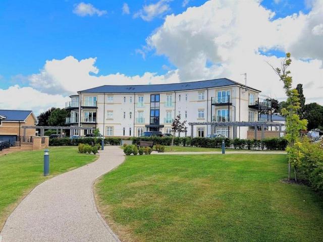 3 bedroom flat for sale
