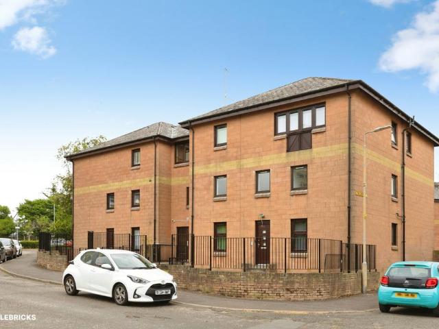 3 bedroom flat for sale