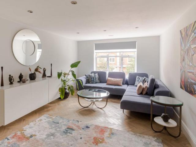 3 bedroom flat for sale