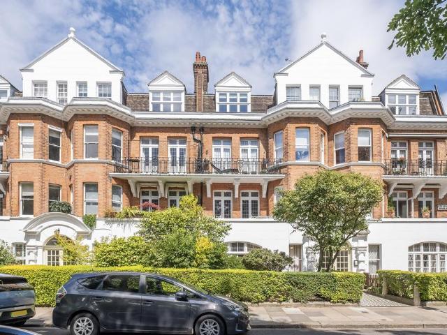 3 bedroom flat for sale
