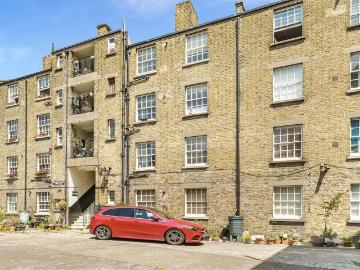 3 bedroom flat for sale