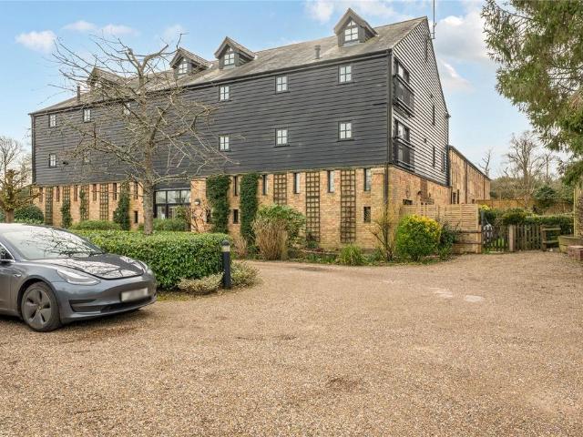 3 bedroom flat for sale