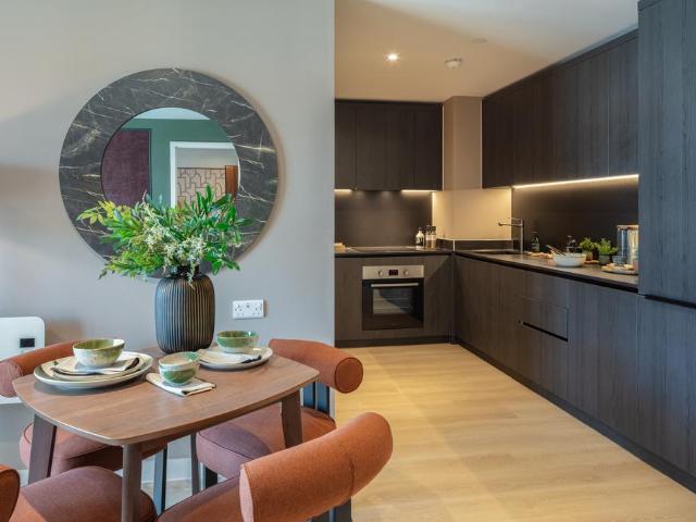 3 bedroom flat for sale
