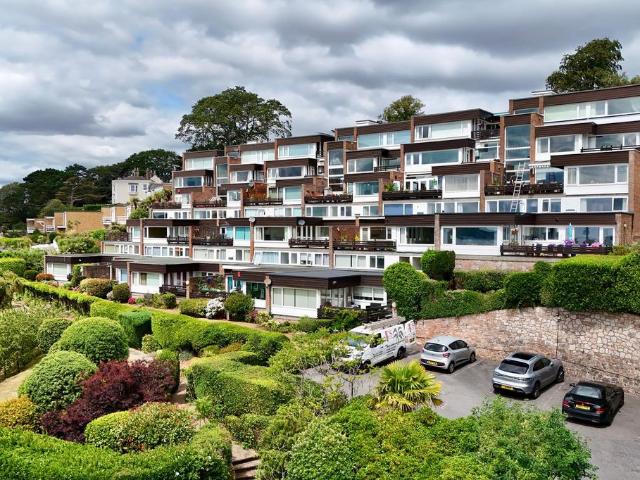 3 bedroom flat for sale