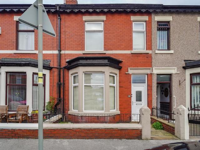 3 bedroom flat for sale