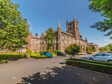 3 bedroom flat for sale