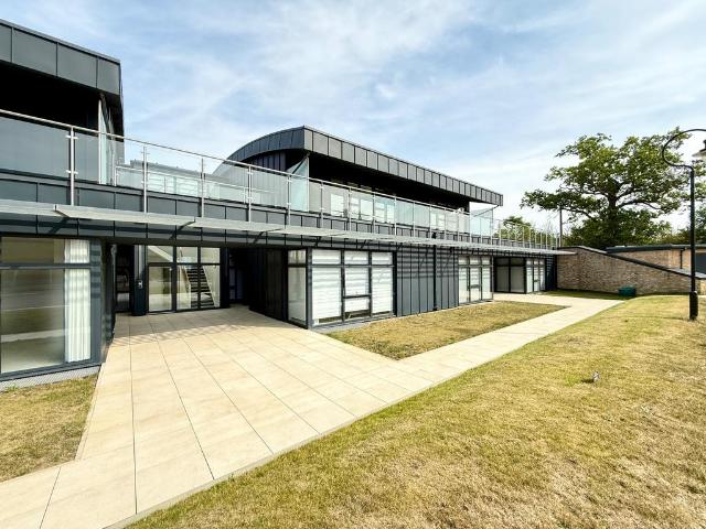 3 bedroom flat for sale