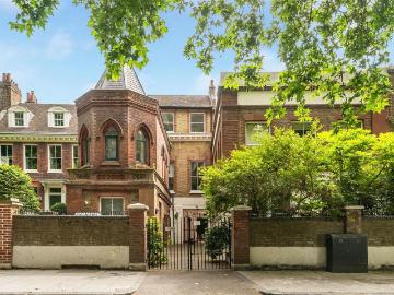 3 bedroom flat for sale