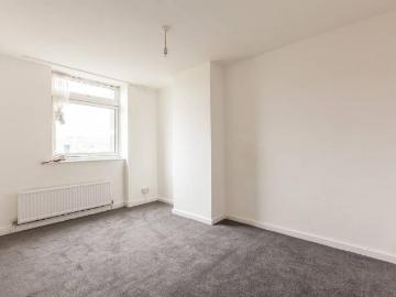 3 bedroom flat for sale