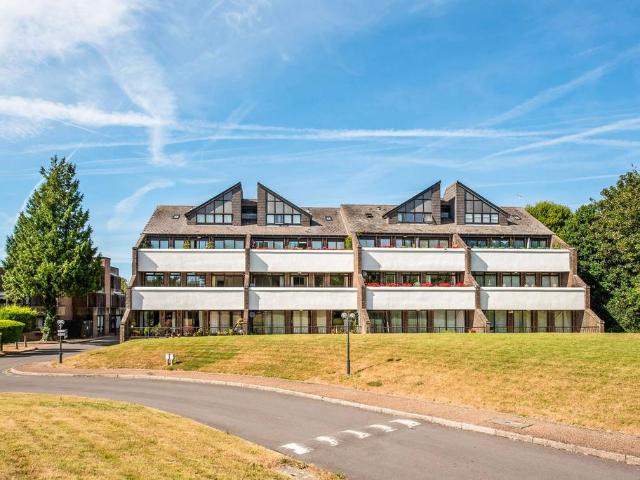 3 bedroom flat for sale