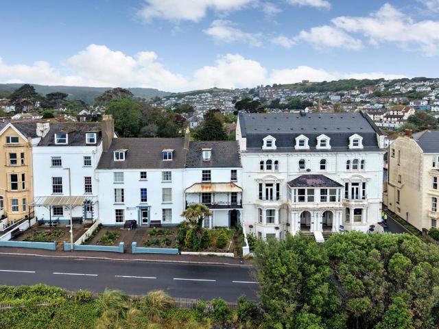 3 bedroom flat for sale