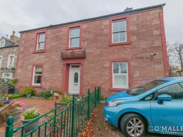 3 bedroom flat for sale