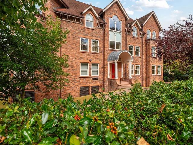 3 bedroom flat for sale
