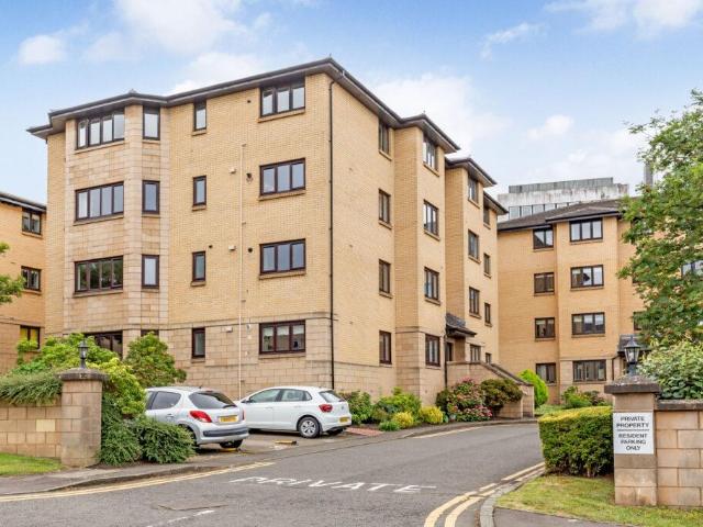 3 bedroom flat for sale