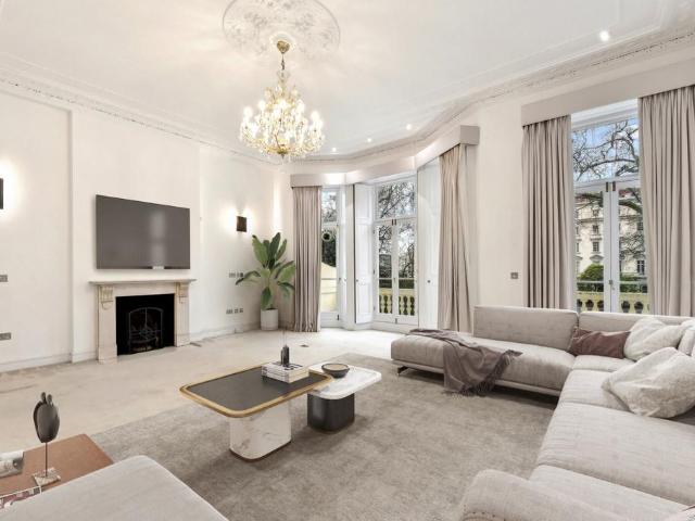 3 bedroom flat for sale