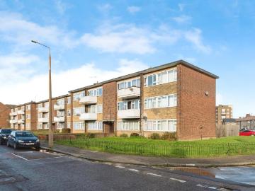 3 bedroom flat for sale
