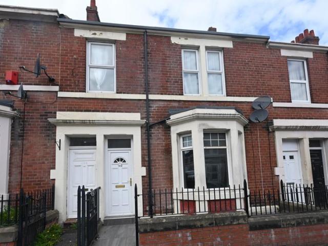 3 bedroom flat for sale