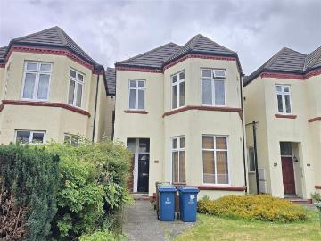 3 bedroom flat for sale