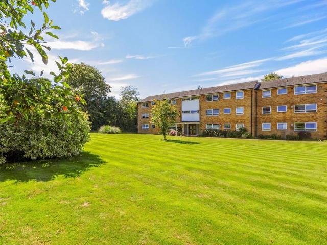 3 bedroom flat for sale