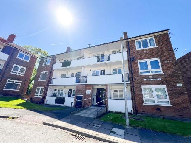 3 bedroom flat for sale