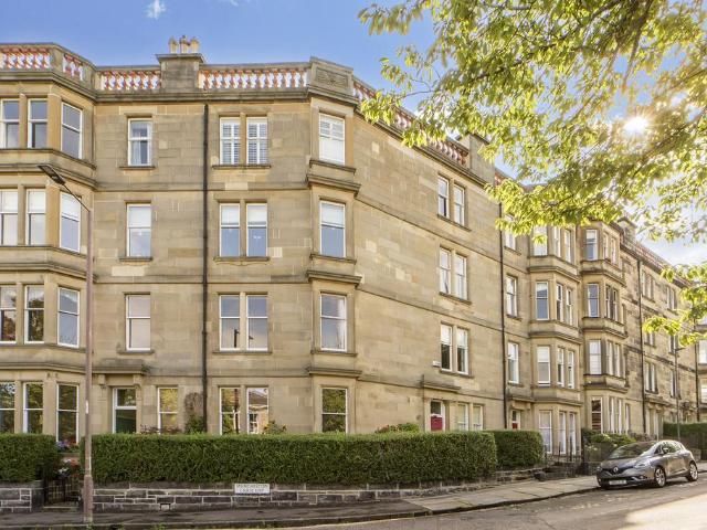 3 bedroom flat for sale