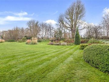 3 bedroom flat for sale