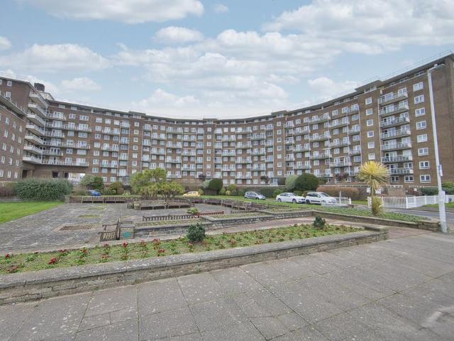3 bedroom flat for sale
