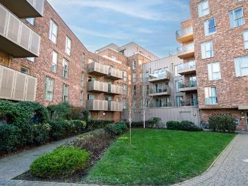 3 bedroom flat for sale
