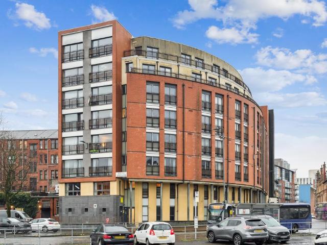 3 bedroom flat for sale