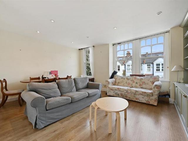 3 bedroom flat for sale