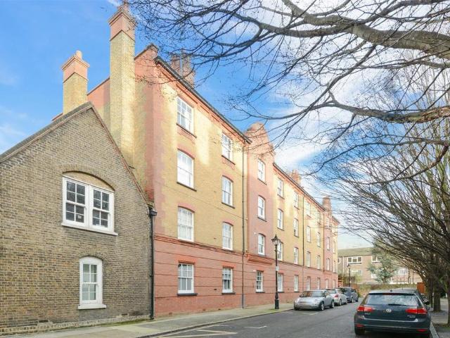 3 bedroom flat for sale