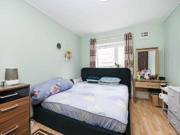 3 bedroom flat for sale