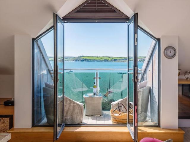 3 bedroom flat for sale