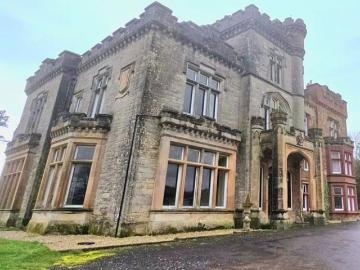 3 bedroom flat for sale