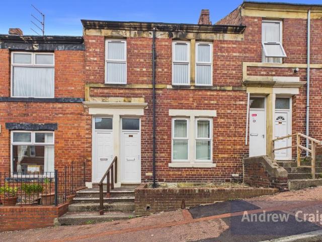 3 bedroom flat for sale