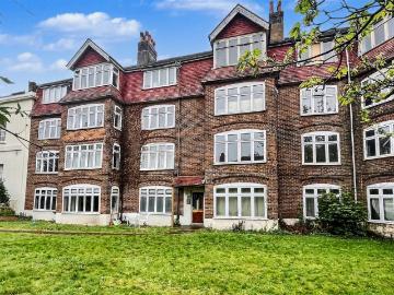 3 bedroom flat for sale