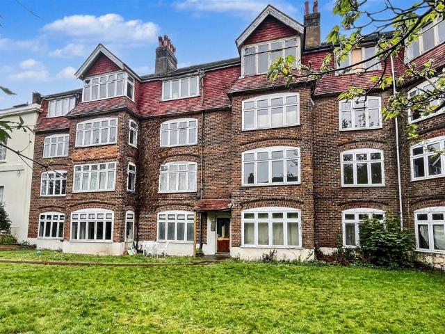 3 bedroom flat for sale