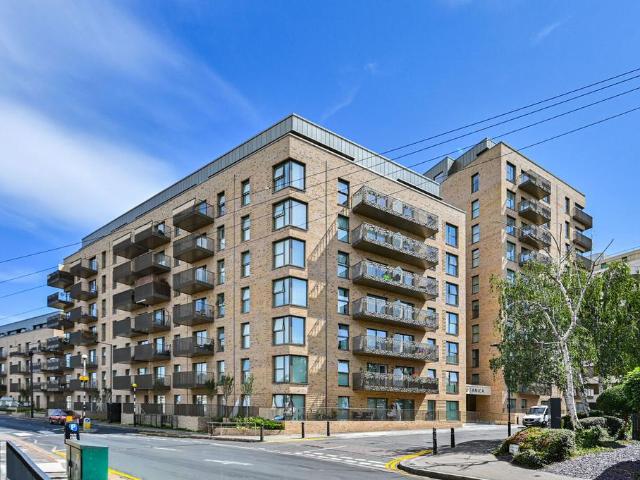 3 bedroom flat for sale