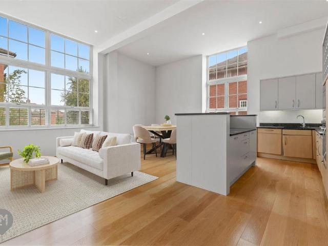 3 bedroom flat for sale