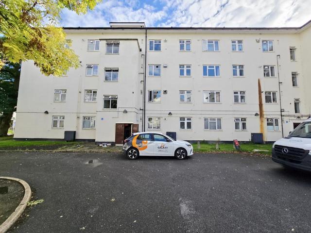 3 bedroom flat for sale