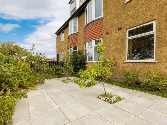 3 bedroom flat for sale