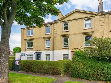 3 bedroom flat for sale