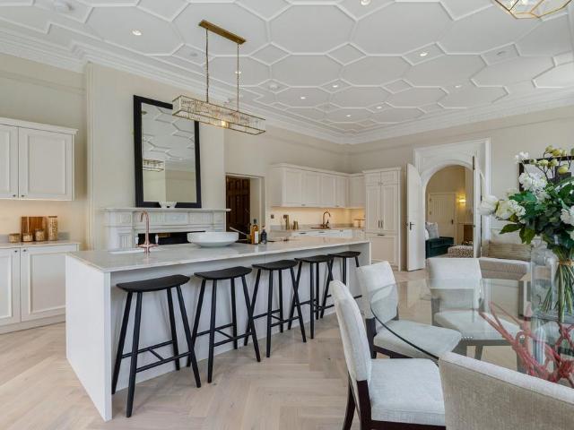 3 bedroom flat for sale