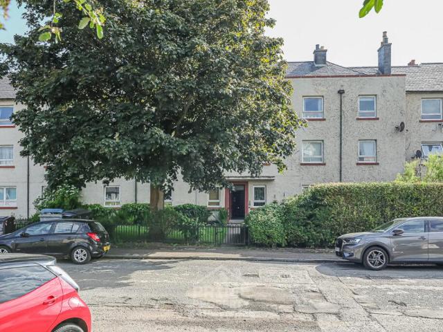 3 bedroom flat for sale